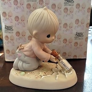 Precious Moments 1994 - Sending You Oceans Of Love Figurine #532010